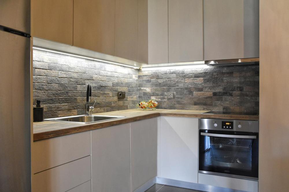 Pepromeno Luxury Apartment In The City Center Каламата Экстерьер фото
