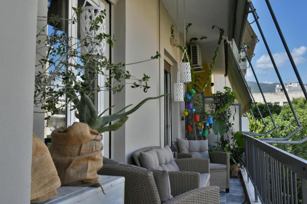 Pepromeno Luxury Apartment In The City Center Каламата Экстерьер фото